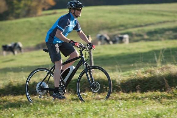 Magnetisk pogopin ladekontaktløsning for elsykkel