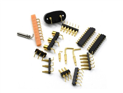 Hann- og hunnkontakt med høyre vinkel Pogo-stift